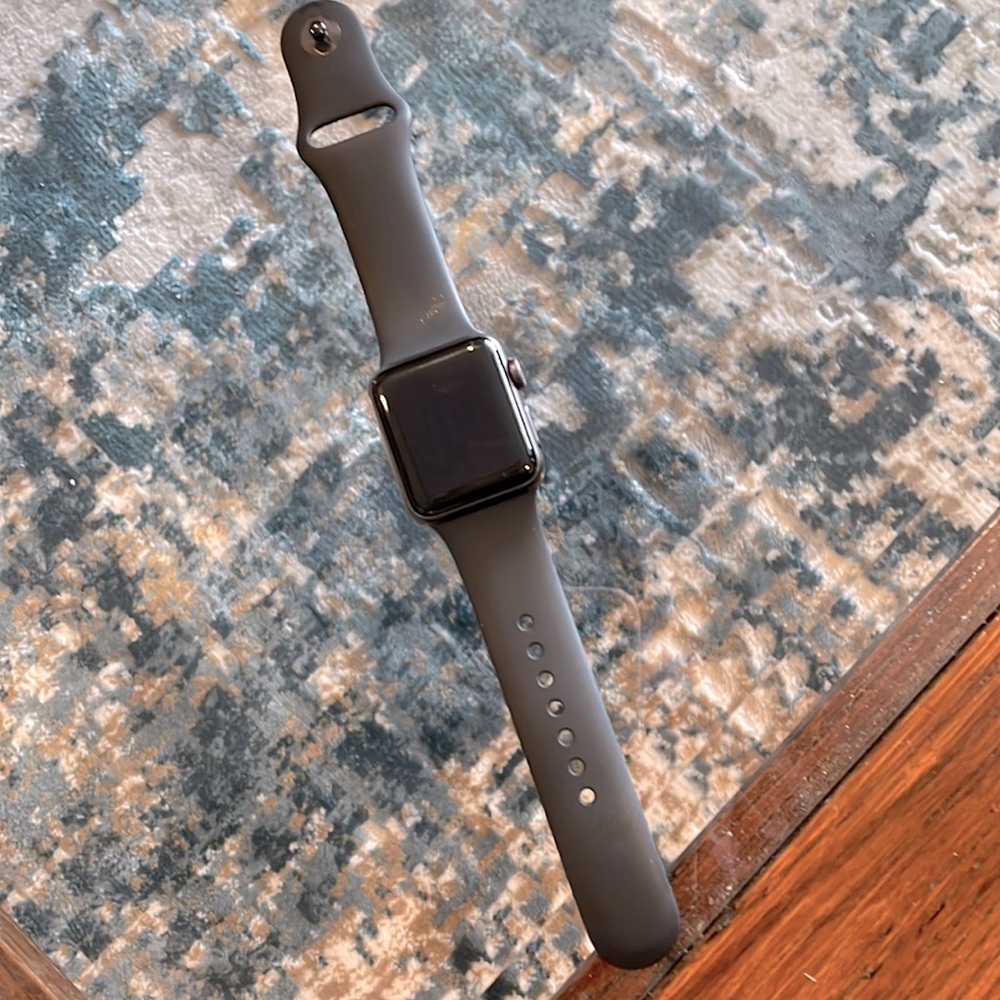 Apple Watch Series 3 pre owned like new 38 mm